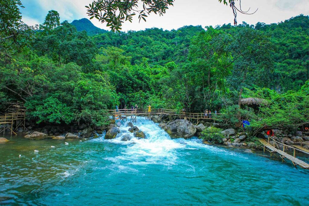 Moóc River Waterfall